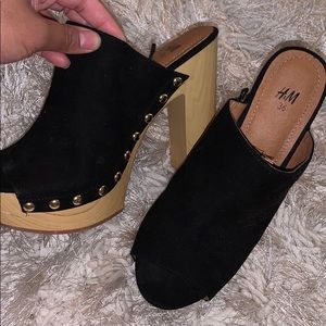 Black wedges